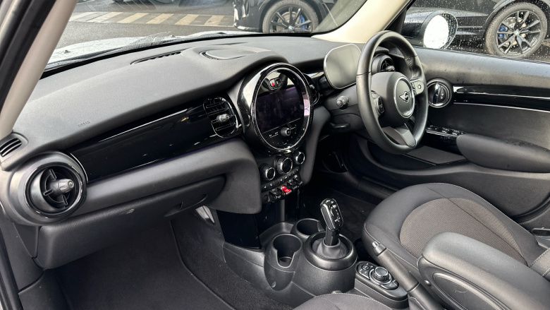 MINI Hatchback 1.5 Cooper Classic Premium 5dr Petrol Hatchback